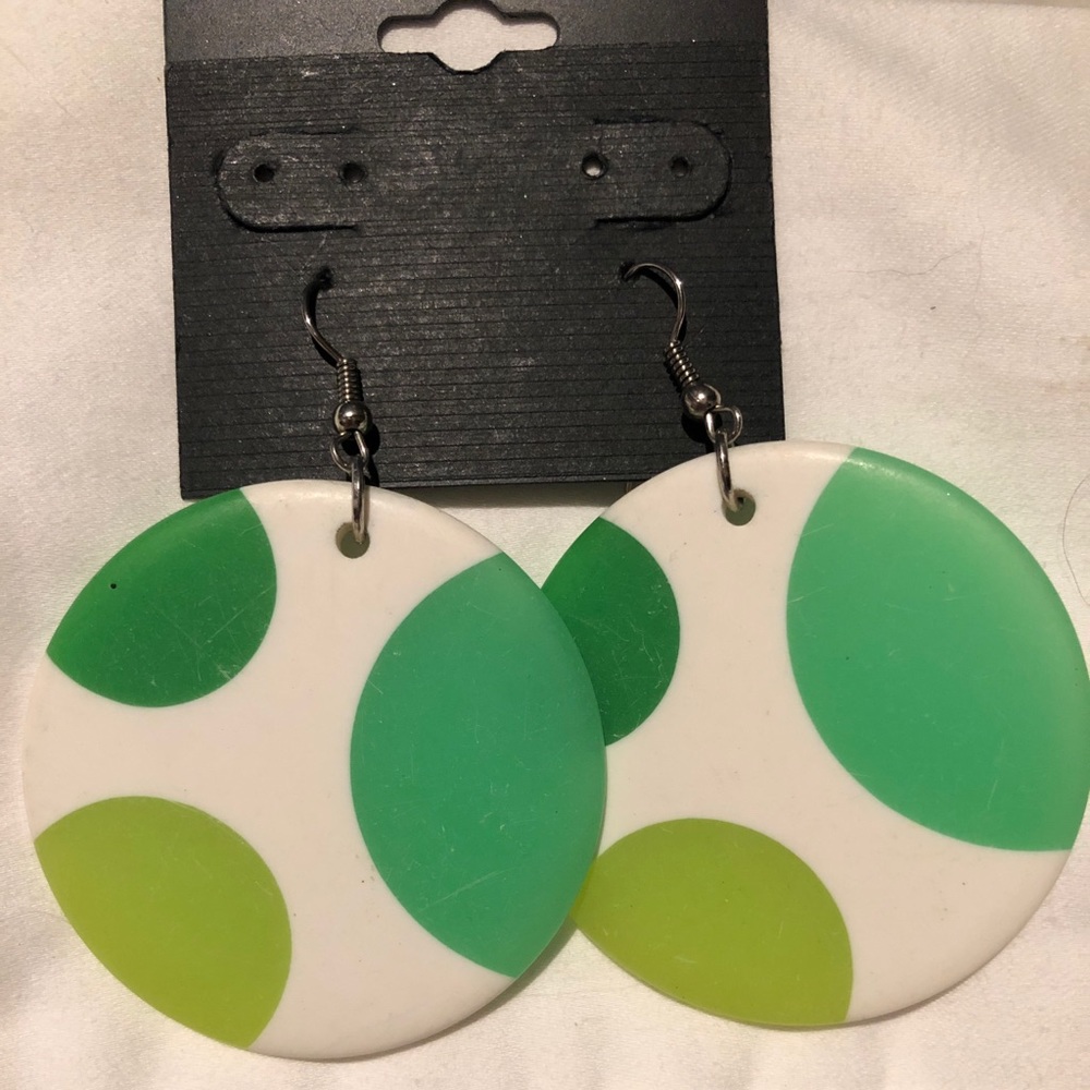 ☀️NWT Wire Green & White Polka Dots Earrings
